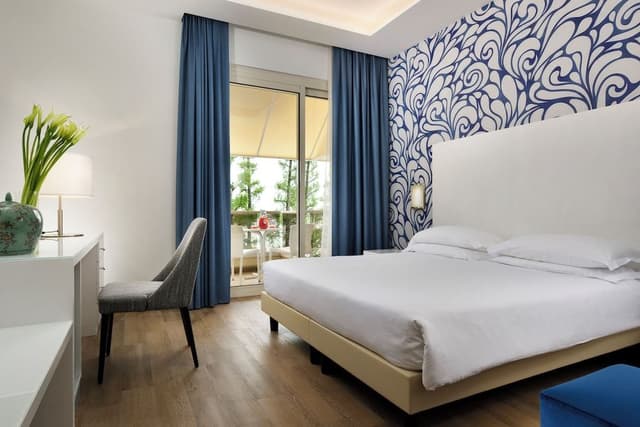 Superior Double Room, Balcony, Partial Lake View
