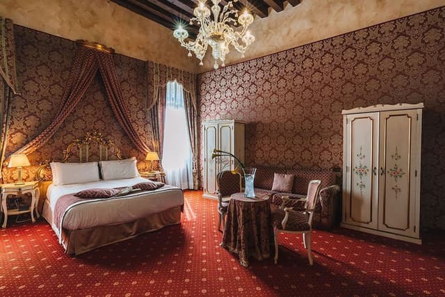 Junior Suite, Canal View