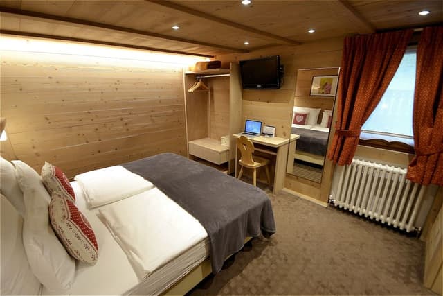 Room (Bon Bon)