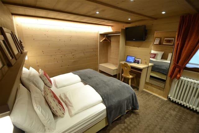 Room (Bon Bon)