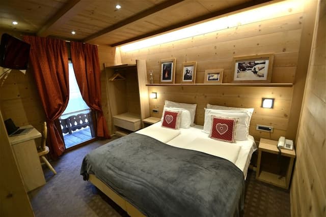 Room (Bon Bon)