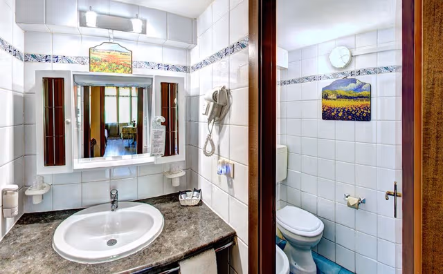 Family Room (5 people Private External Bathroom)