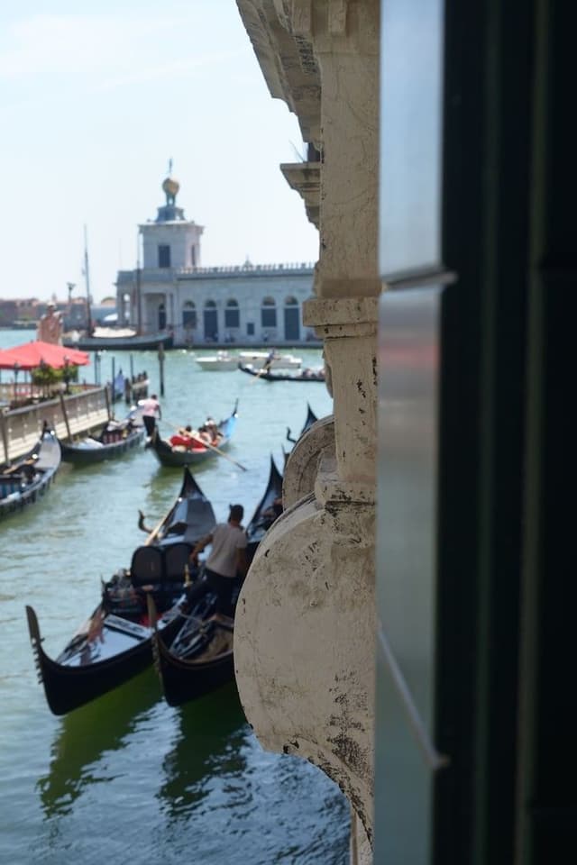 Suite, Canal View
