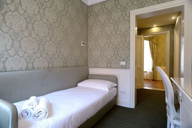 Suite, Canal View