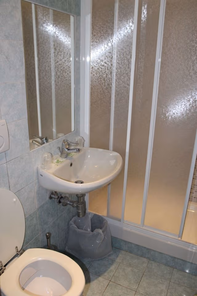 Economy Single Room, Shared Bathroom