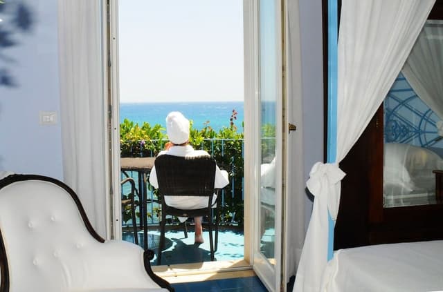 Deluxe Double Room, 1 King Bed, Balcony, Sea Facing