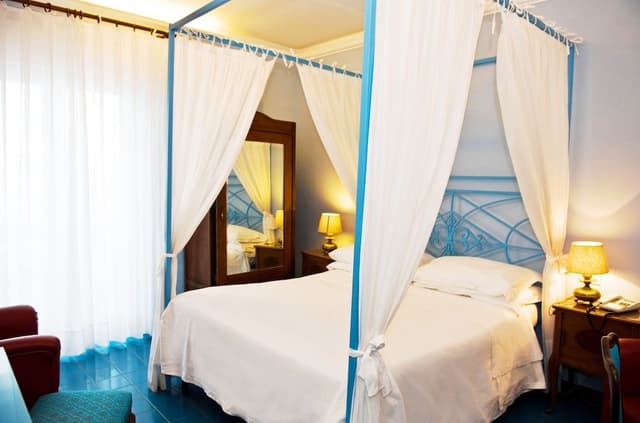Deluxe Double Room, 1 King Bed, Balcony, Sea Facing