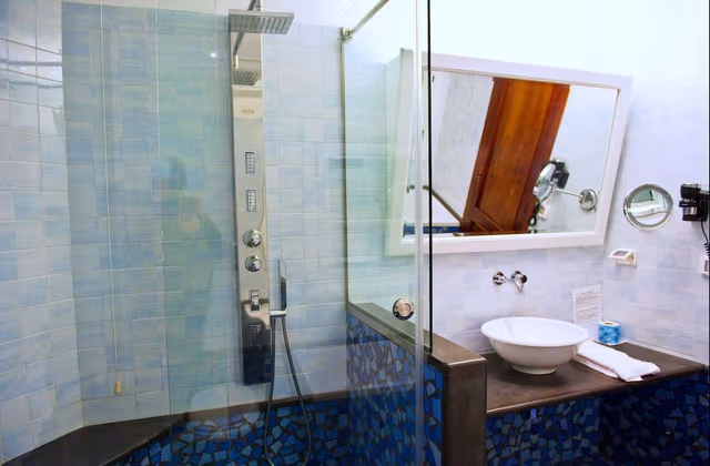 Deluxe Double Room, 1 King Bed, Balcony, Sea Facing