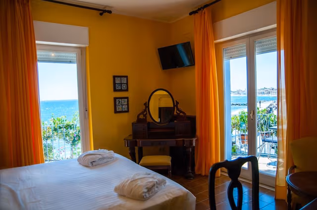 Deluxe Suite, Balcony, Sea Facing