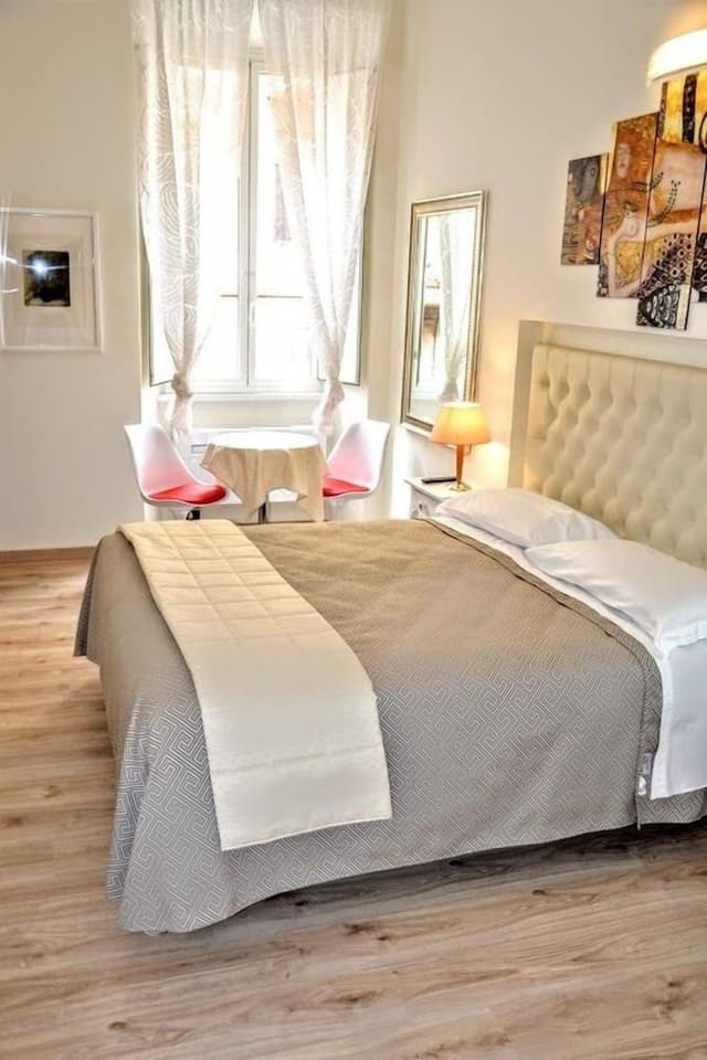 Classic Double Room, 1 Bedroom, Private Bathroom, City View