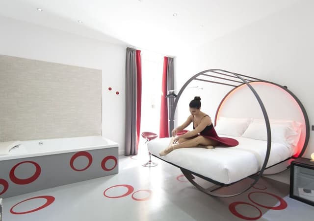 Suite, Jetted Tub