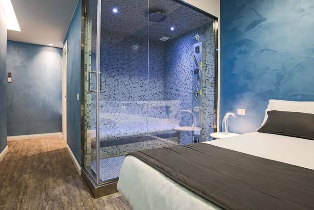 Suite, Jetted Tub