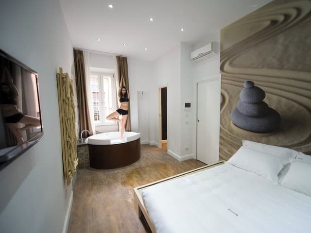 Suite, Jetted Tub