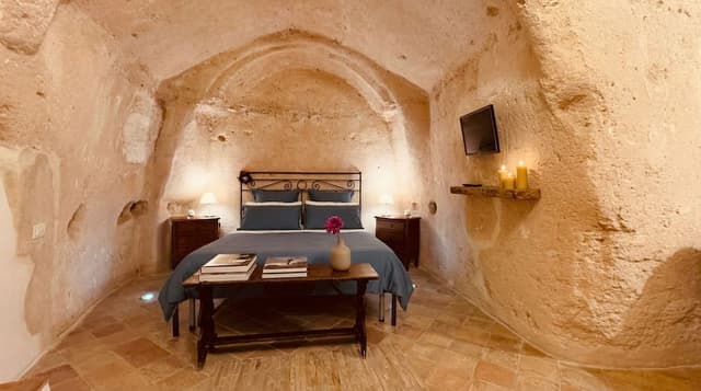 Mini Cave Suite