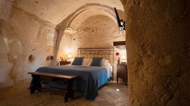 Mini Cave Suite