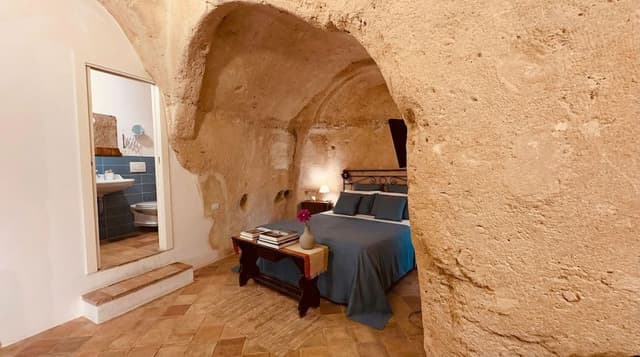 Mini Cave Suite