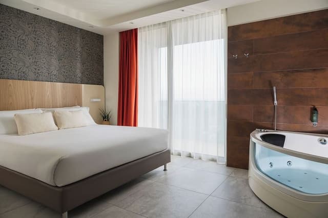 Suite, Sea View