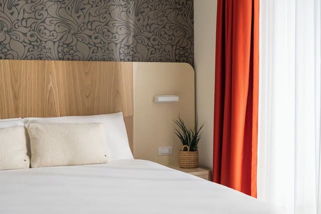 Suite, Sea View
