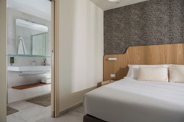 Suite, Sea View