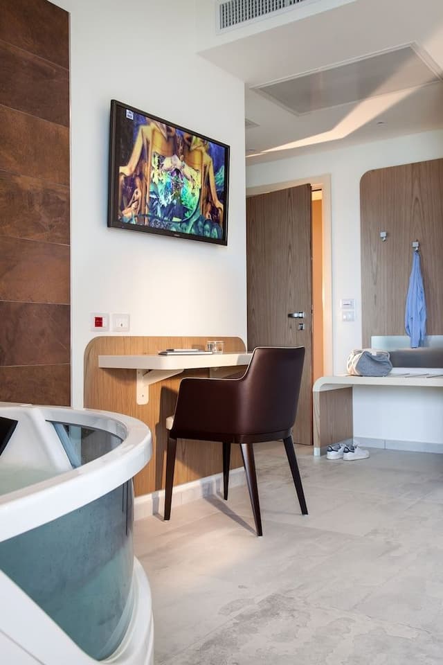 Suite, Sea View