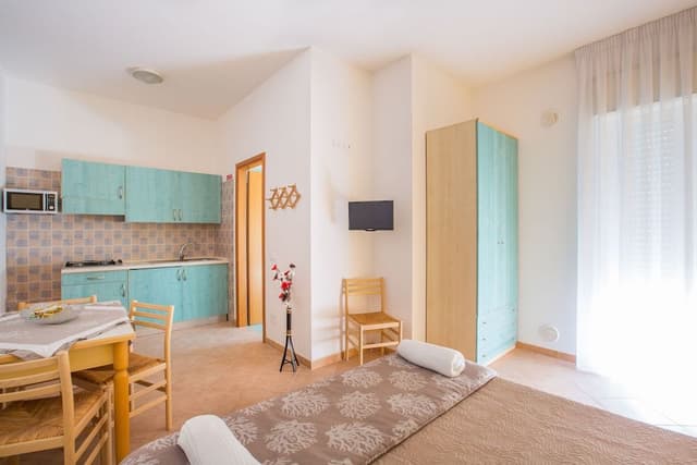 Studio, Balcony