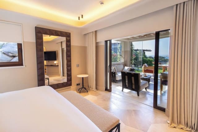 Deluxe Room (Frontline Sea)