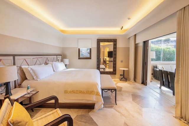 Deluxe Room (Frontline Sea)