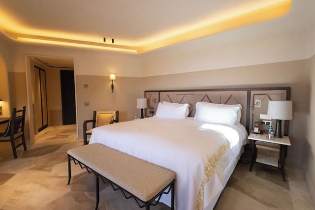 Deluxe Room (Frontline Sea)