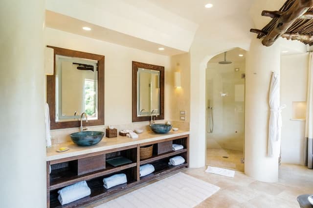 Suite (Pool Suite)