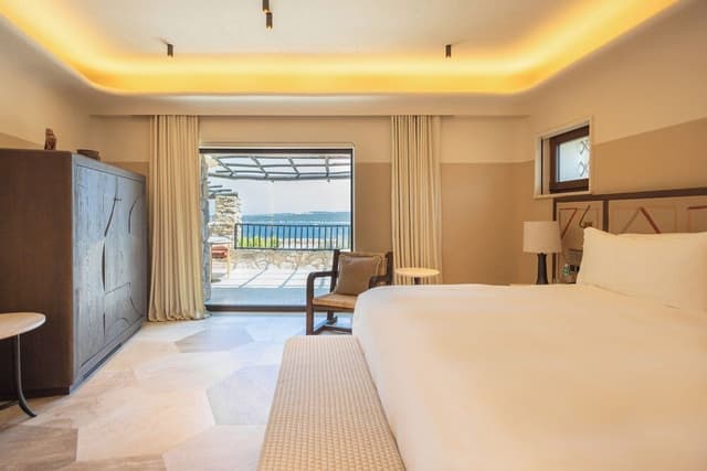 Deluxe Room (Frontline Sea)