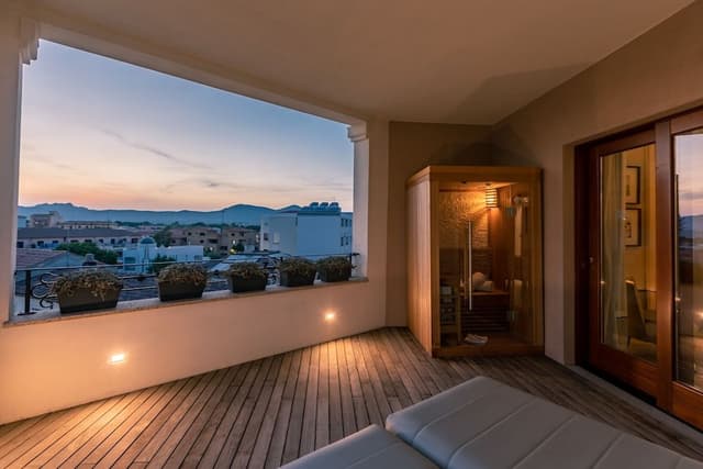 Luxury Suite, with hot tub and sauna