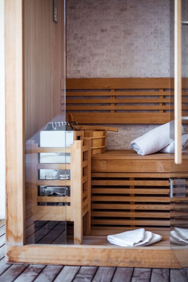 Luxury Suite, with hot tub and sauna