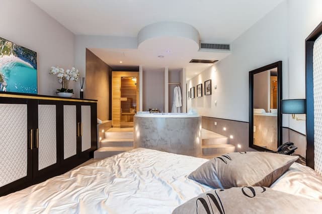 Family Suite, with hot tub and sauna