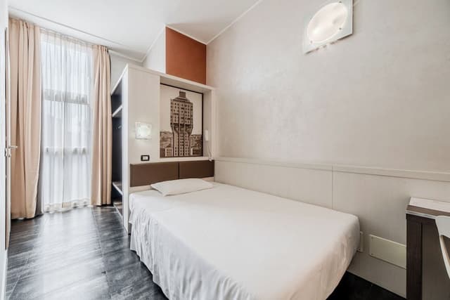 Superior Single Room (French Bed)