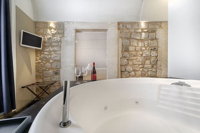 Design Suite, 1 Queen Bed, Hot Tub