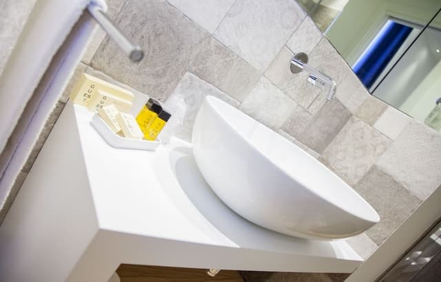 Suite, Jetted Tub