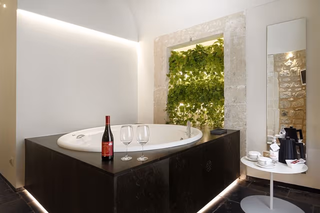 Design Suite, 1 Queen Bed, Hot Tub