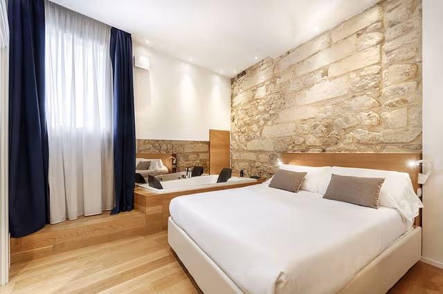 Suite, Jetted Tub