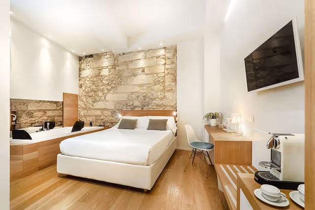 Suite, Jetted Tub