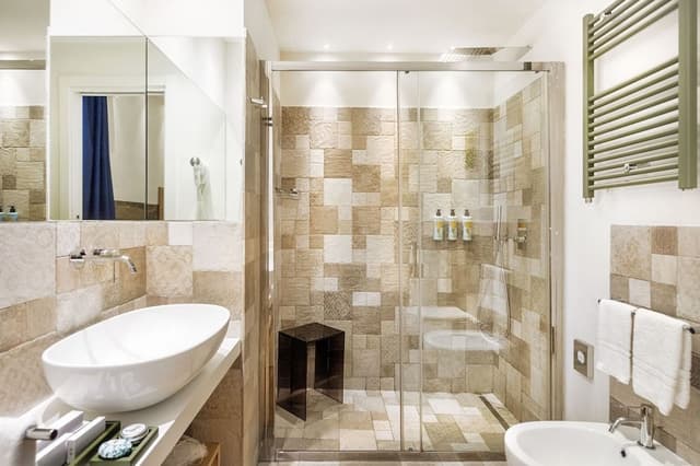Suite, Jetted Tub