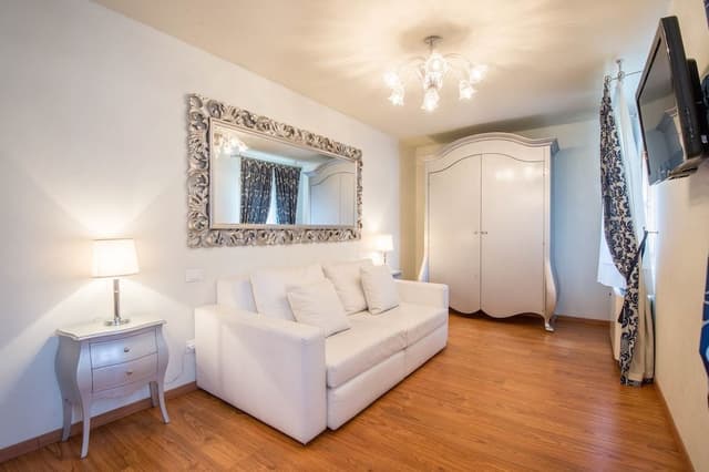 Superior Apartment, Canal View