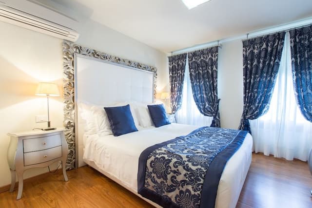 Superior Apartment, Canal View