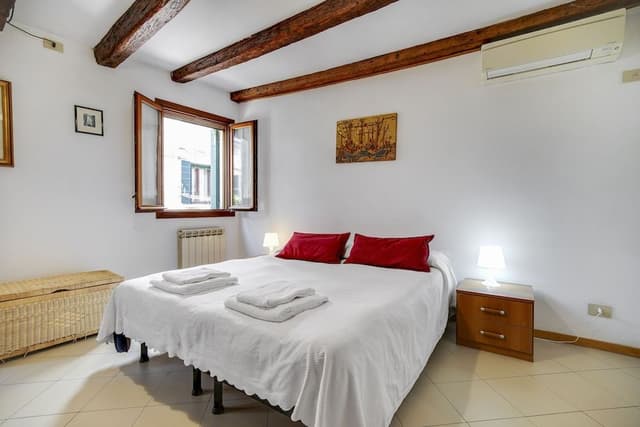 House, 2 Bedrooms, Kitchenette