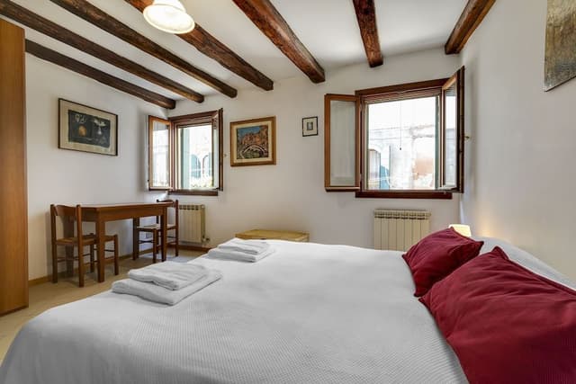 House, 2 Bedrooms, Kitchenette