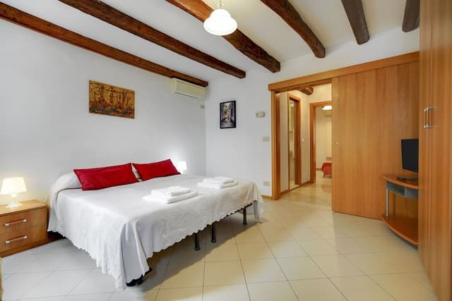 House, 2 Bedrooms, Kitchenette