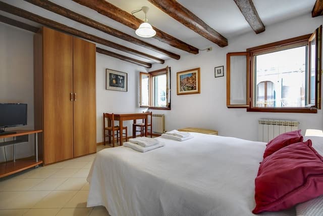 House, 1 Double Bed, Kitchenette