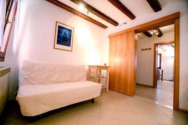 House, 2 Bedrooms, Kitchenette