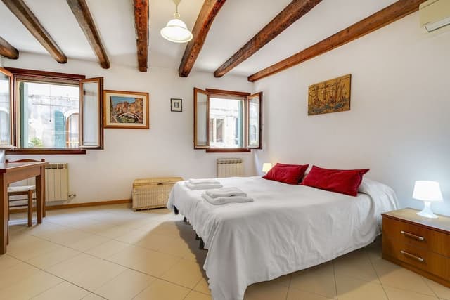 House, 2 Bedrooms, Kitchenette