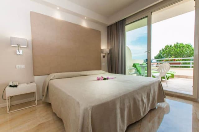 Suite, Bathtub, Lakeside