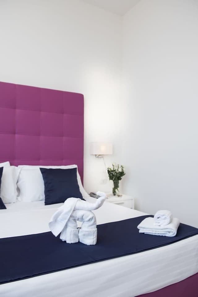 Comfort Room, City View